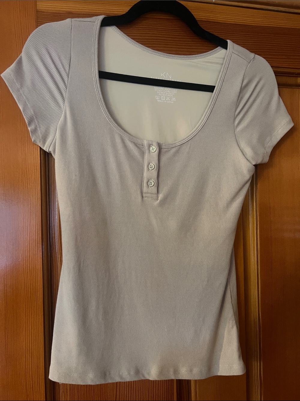 KLASSY NETWORK Womens Juniors Gray Built-In Bra Top Tee Shirt Short Sleeve Sz XL